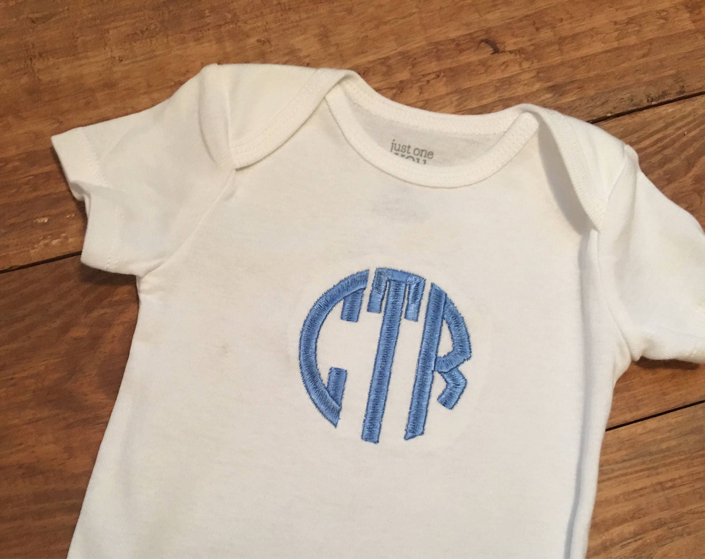 Baby boys circle monogrammed bodysuit and burp set- boys monogrammed baby shower gift - boys monogrammed bodysuit - monogrammed burp cloth
