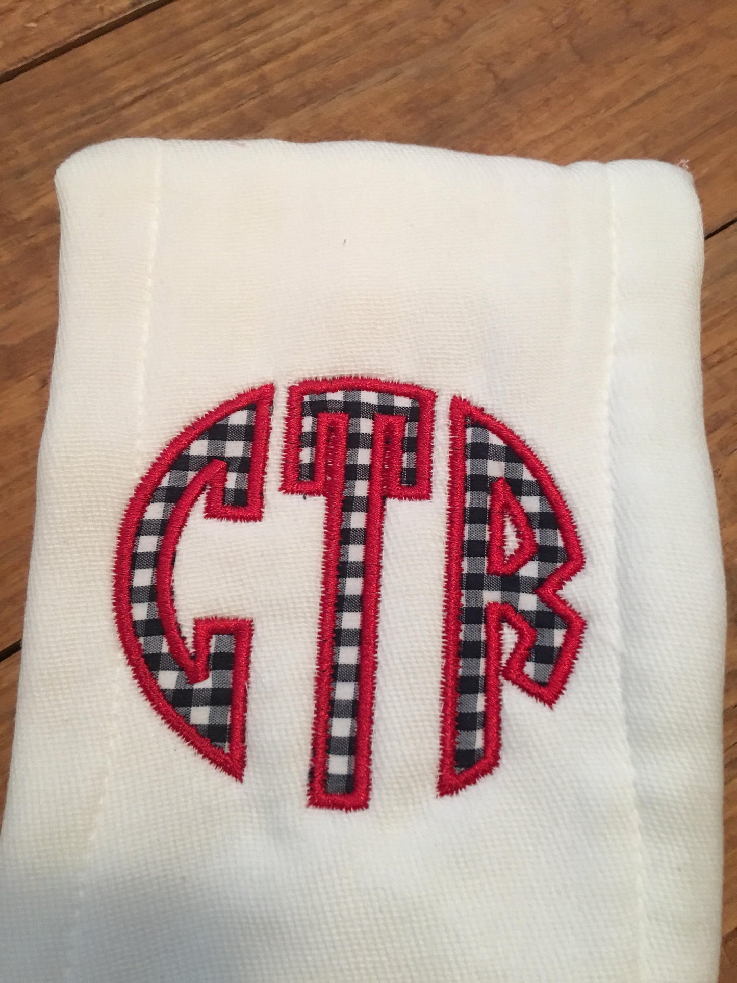 Baby boys appliqued circle monogrammed burp cloth - boys monogrammed baby shower gift - boys monogrammed burp cloth - circle monogrammed