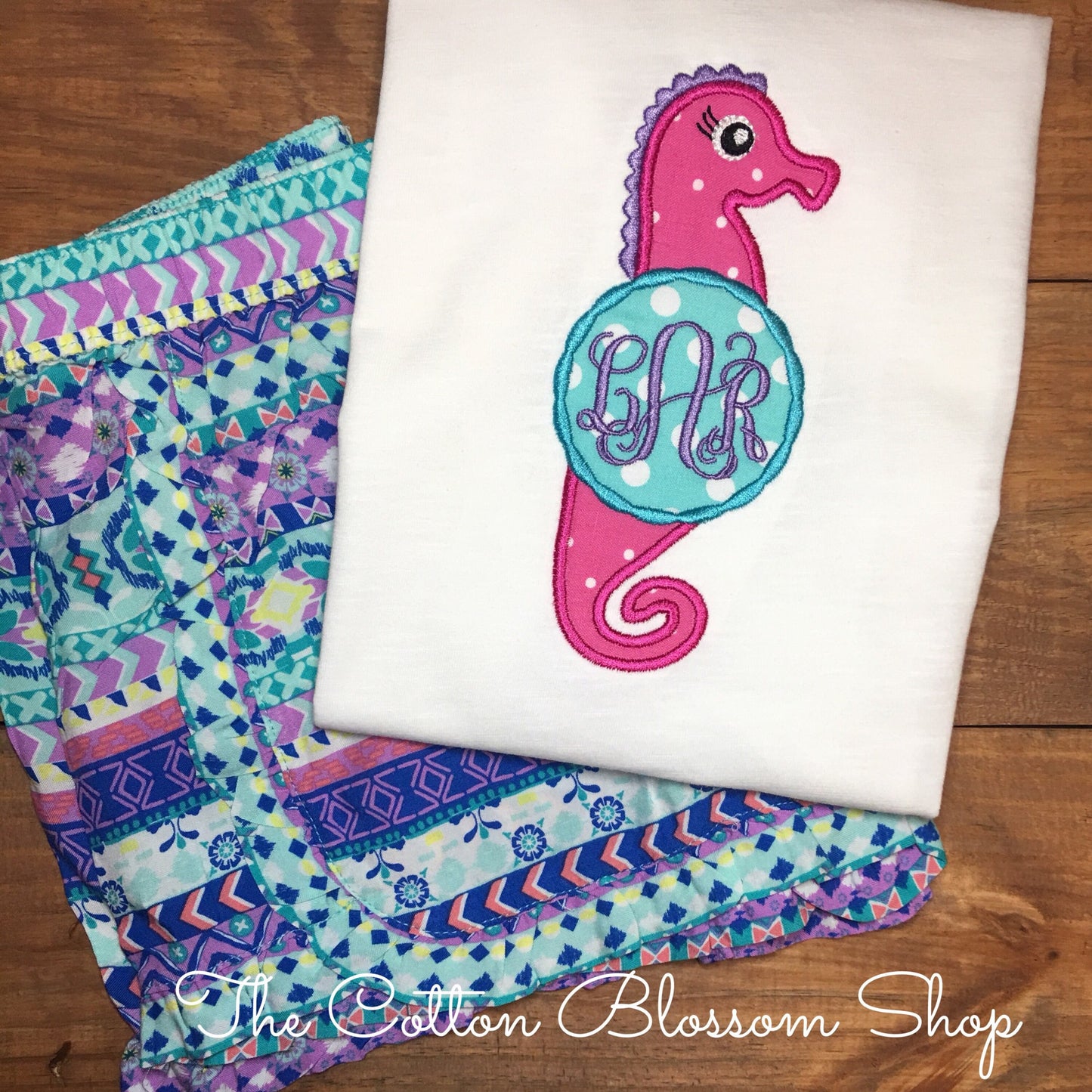Girls monogrammed seahorse shirt, monogrammed seahorse Applique personalized shirt, girls seahorse shirt, girls summer shirt, beach shirt